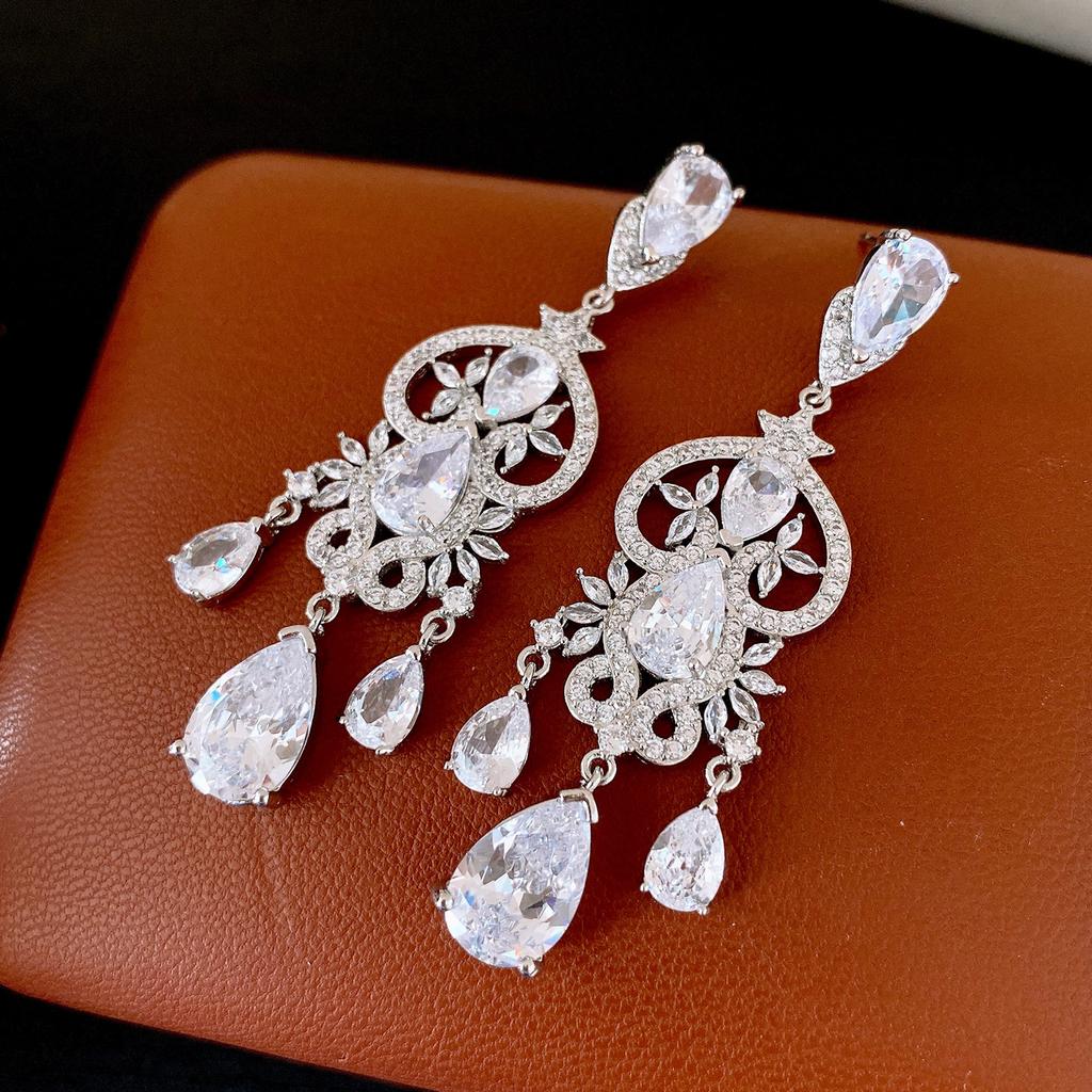 Silver Needle New Chinese Zircon Leaf Water Drop Earrings Light Luxury Premium Sense Earrings Retro Court Style Temperament Earrings Women