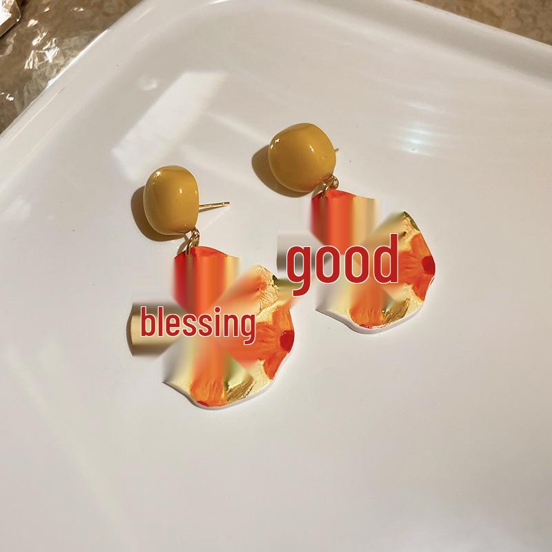 

Retro Silver Needle Flower Earrings - Beach Holiday Style, High-End Hong Kong Design, Niche Versatile Studs