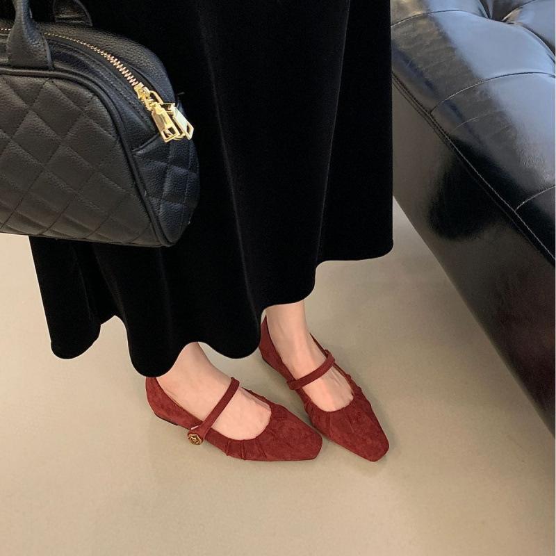 

2025 autumn and winter new small square head pleated inner slope heel with shallow mouth soft sole work women s single shoes 39 кавовий