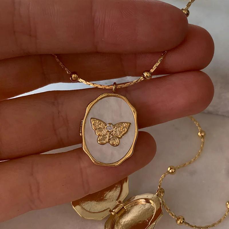 Retro Butterfly Photo Necklace With Copper Alloy Charm For Fashion Lovers