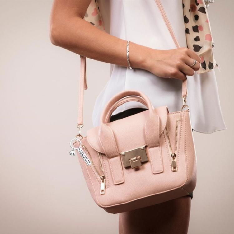 Metal Elephant Keychain Featuring Empowering Slogan Strength Wisdoms Symbol Inspirational Desk Decoration Items