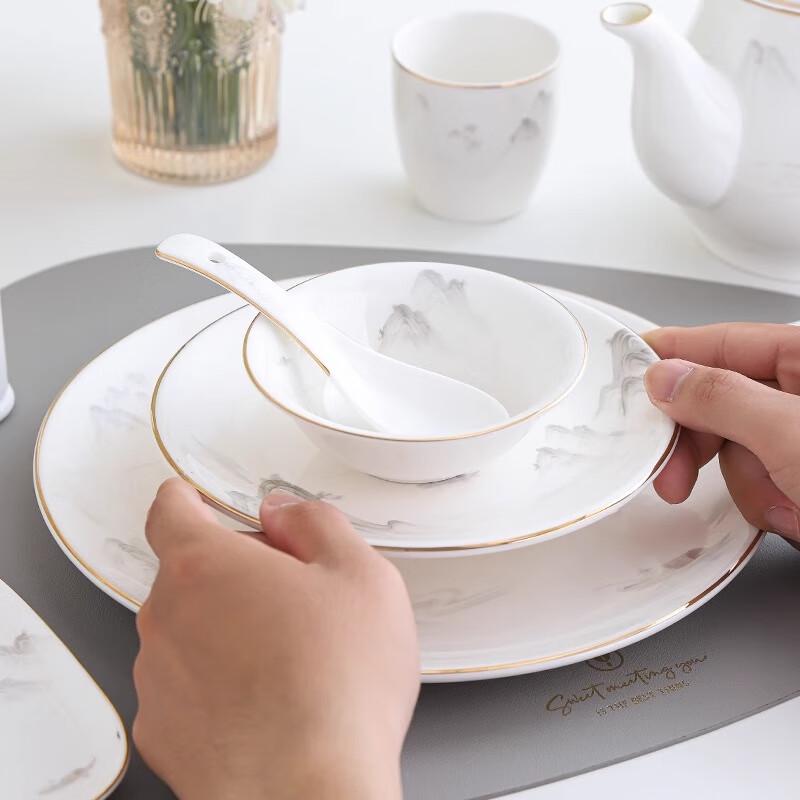 Chinesisches Keramik-Geschirrset mit Goldrand, 4-teilig