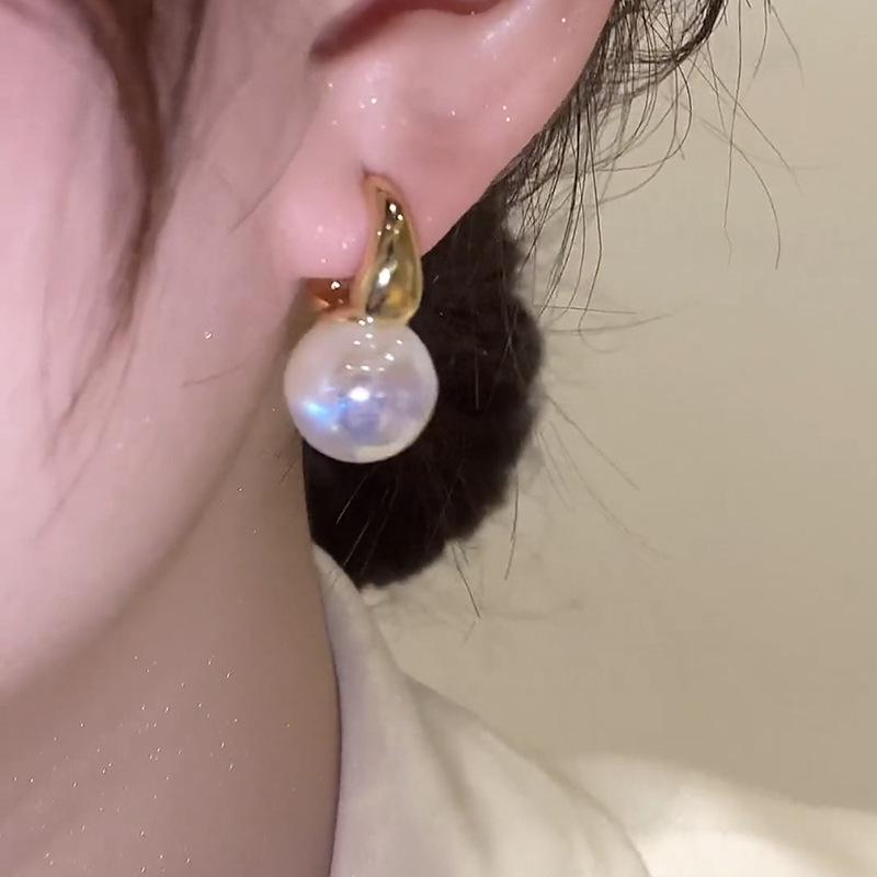 The Little Mermaid Pearl Ear Cuffs: French Niche Design, Light Luxury Women's Retro Earrings