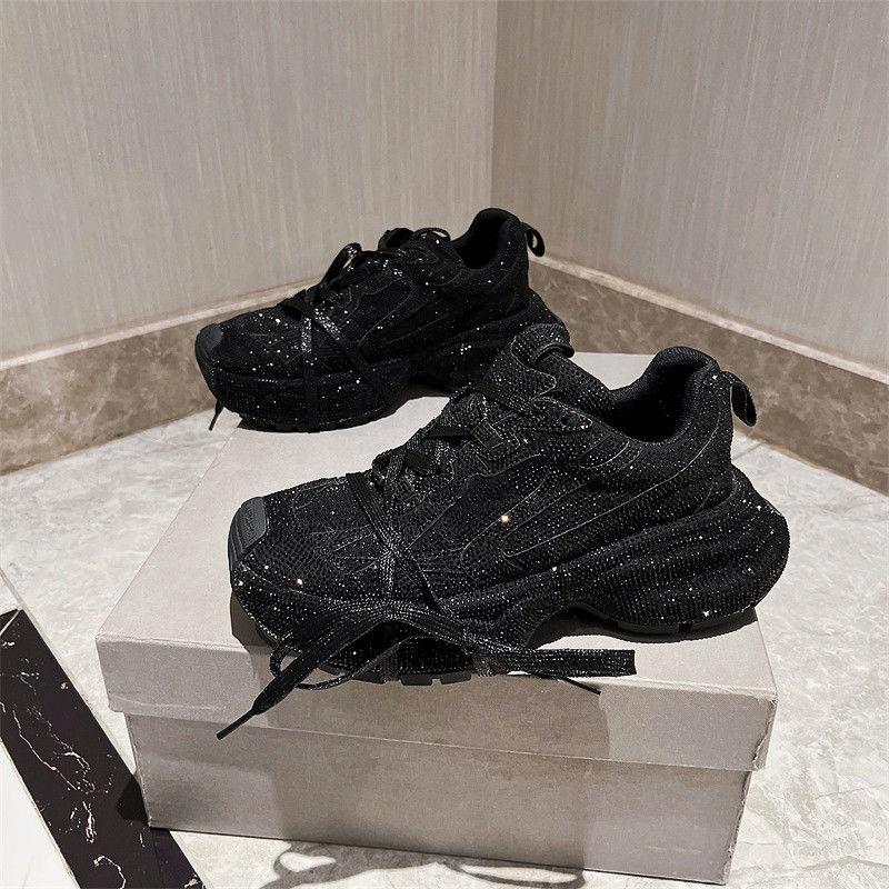 2025 Damen Ins Super Fire Strass Voll Diamant Riemen Lässige Burgunder Nische Design Hübsche Plateau-Sneakers Papa-Schuhe