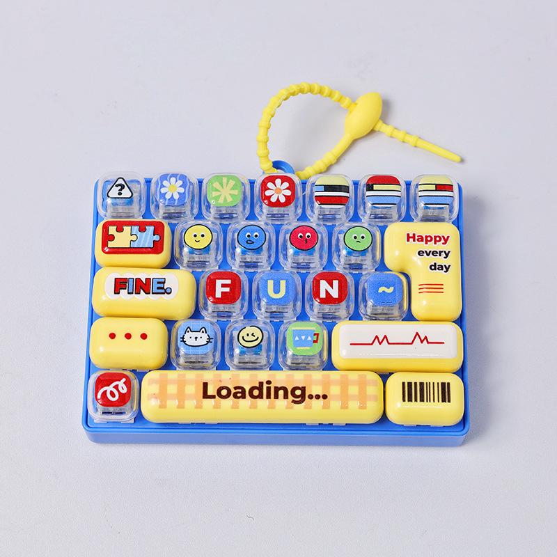 26-Key Keyboard Fidget Keychain Cute 3D Button Keycap Clicker Toy Backpack Bag Pendant Stress Relief Sensory Toy Gift