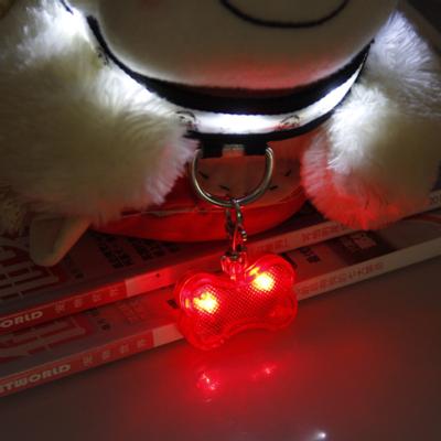 Ciondolo per collare di sicurezza per animali domestici con targhetta identificativa a forma di osso di cane illuminato a LED per passeggiate all'aperto
