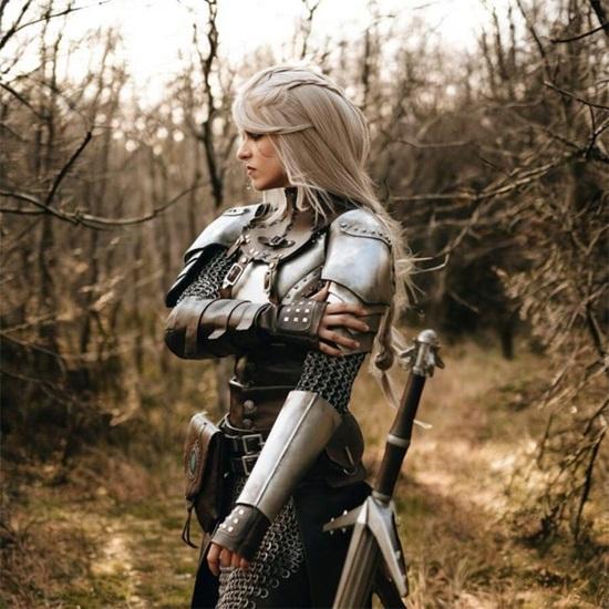 Ručně vyráběná sada brnění pro ženskou válečnici Dámské středověké ocelové brnění Fantasy Cosplay kostým Larp Ženský kostým