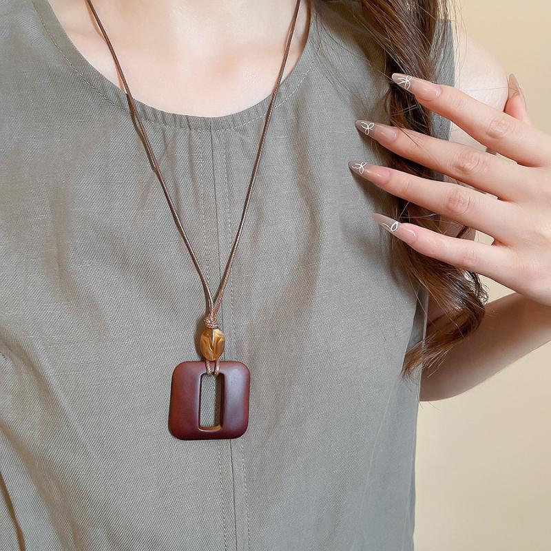 Resin Candy Love Pendant Necklaces For Women Retro Long Sweater Chains Simple Cute Pendant Necklaces Jewelry Accessories Gift