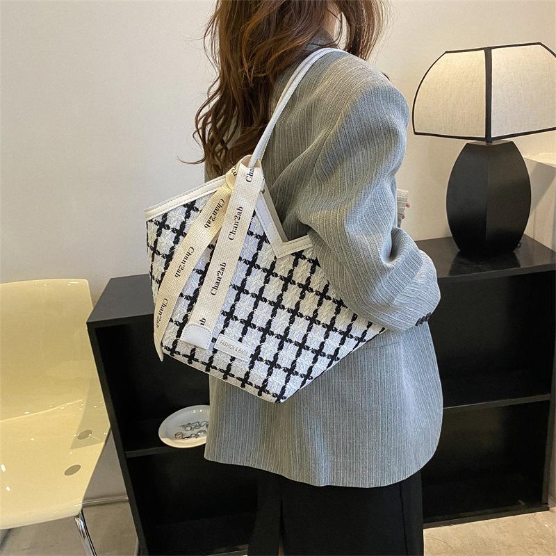 Fashionable Women Shoulder Bags Purses and Handbags Plaid Scarf Small Tote Bag for Women Mother Kids Bag for Women Designer Bag