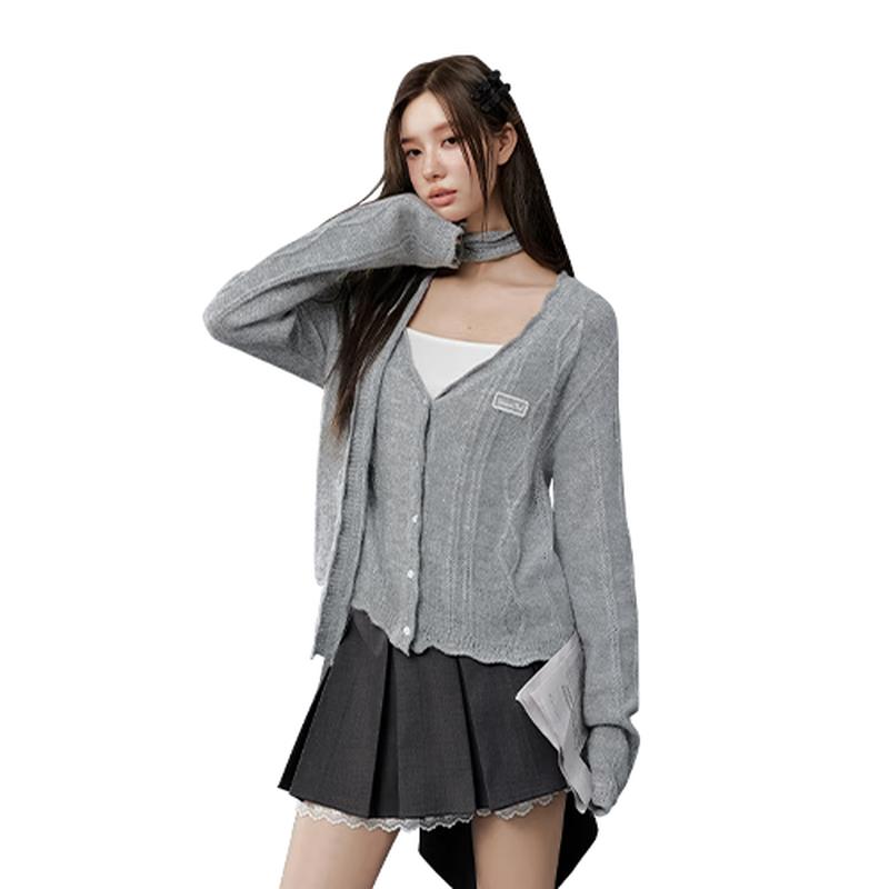 

UNIFREE V-Neck Knit Cardigan with Shimmer Details L