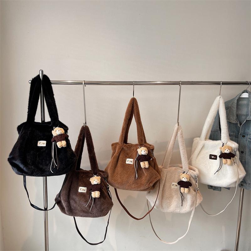 Schicke Plüsch-Umhängetasche für Damen - 2025 Herbst/Winter Nischen-Design Schulterhandtasche