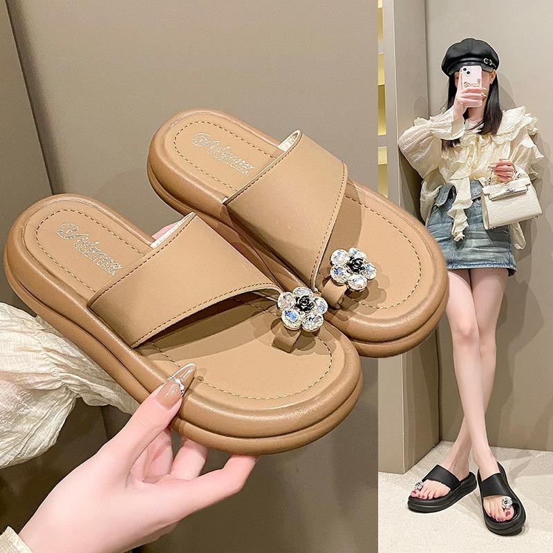 Thick-soled Slippers Outer Wear 2025 Summer New Outer Wear Foreign Style Flower Rhinestone Sleeve Toe Word Beach Cool Slippers Women