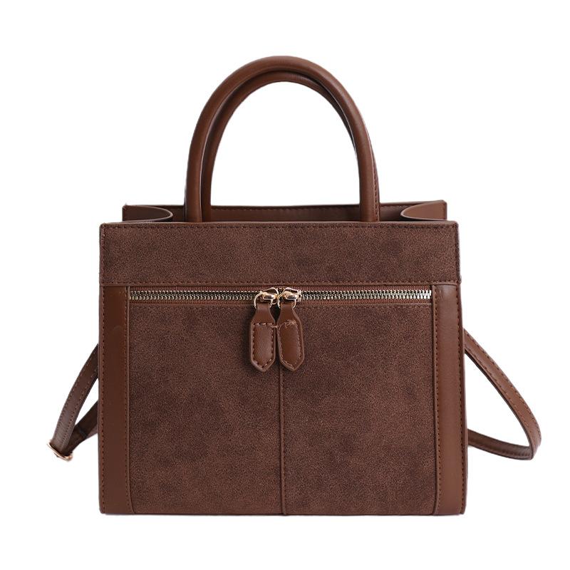

Fashion and highend small square bag, new messenger bag, largecapacity oneshoulder simple handbag, high value.