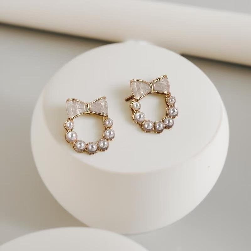 Women's Light Luxury Bow Pearl Stud Earrings - Chic, Versatile, and Sweet Oil Drop Design