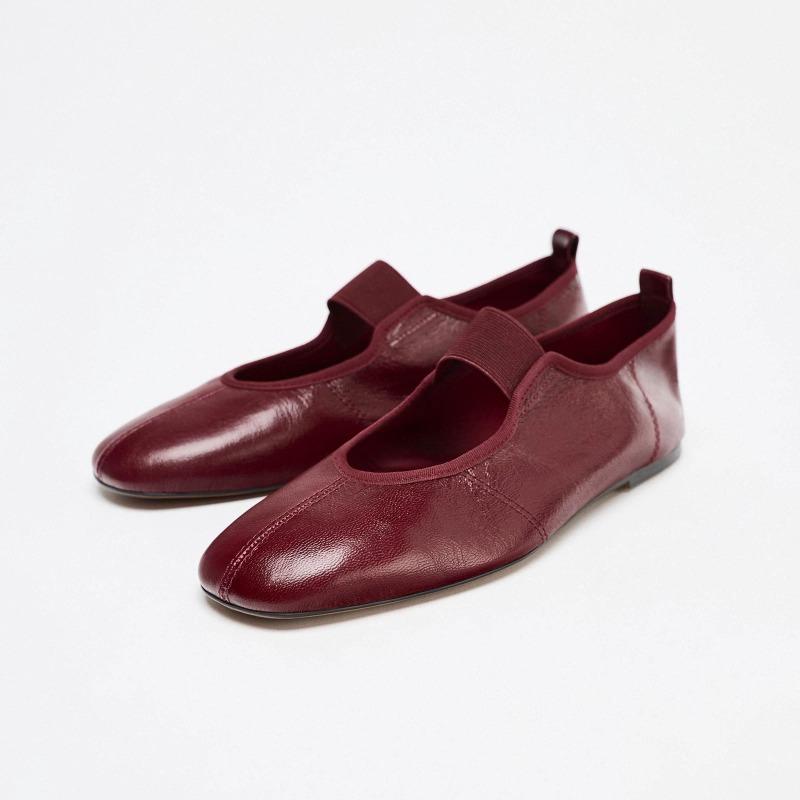 Fashion 2025 New Women Flats British Style Flat Slip-On Women Shoes Spring Versatile Round Toe Sneakers Women Fashionable Retro Loafers