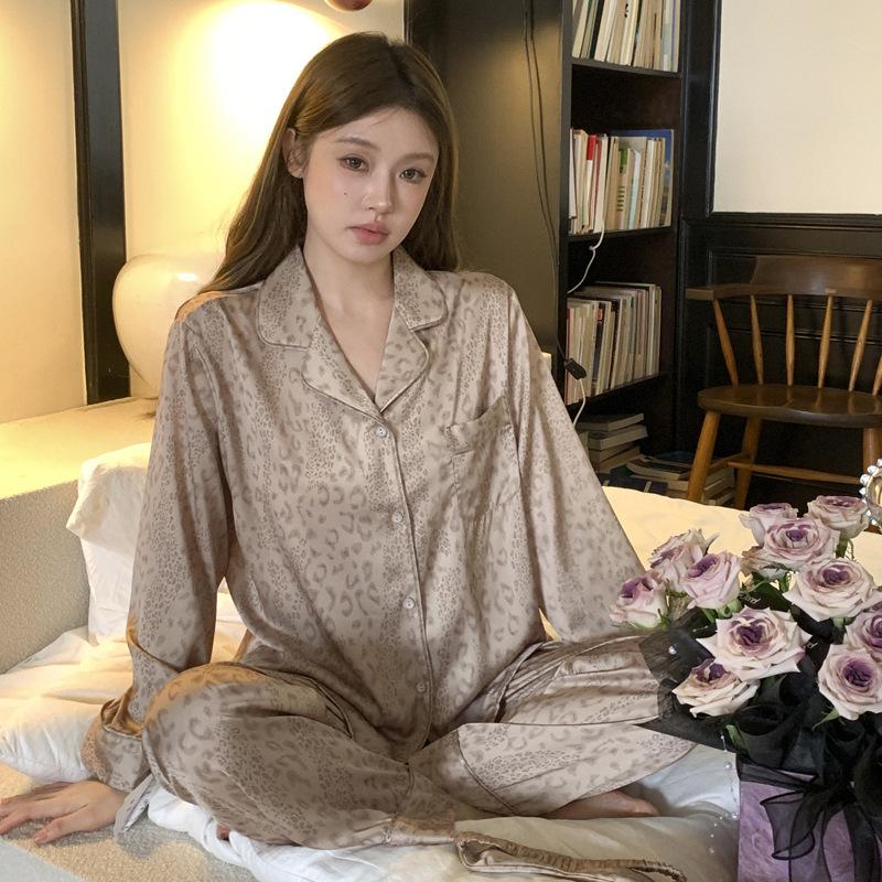 Leopard print ice silk simple casual pajamas women's spring and autumn new long-sleeved large-size loungewear can be worn outside