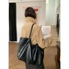 Autumn and winter retro coffee strap tote bag women 2025 simple large capacity commuter shoulder bag fashion handbag