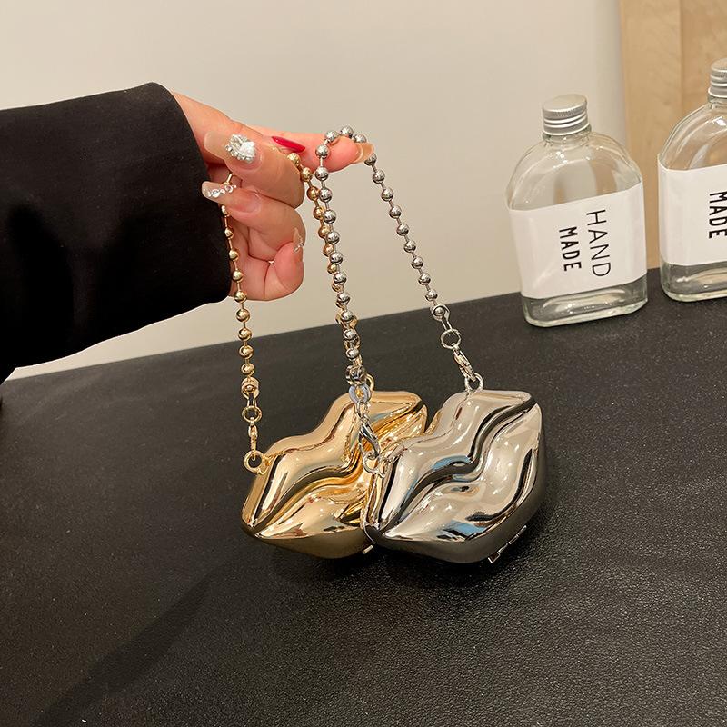 Personalizowana mała torebka w kształcie ust damska 2025 nowa europejska i amerykańska moda błyszcząca na ramię ins akrylowe usta czerwona koperta