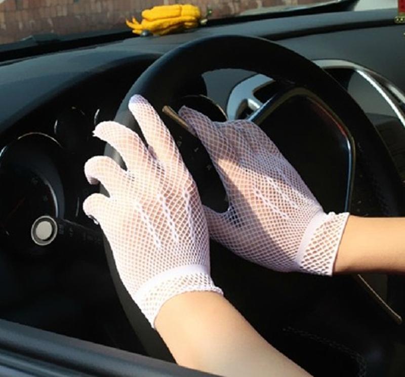 Women Vintage Sheer Short Lace Gloves Bride Wedding Gloves Derby Tea Party Wrist Length Floral Gloves for Dinner Fancy Costume Accessories Gloves