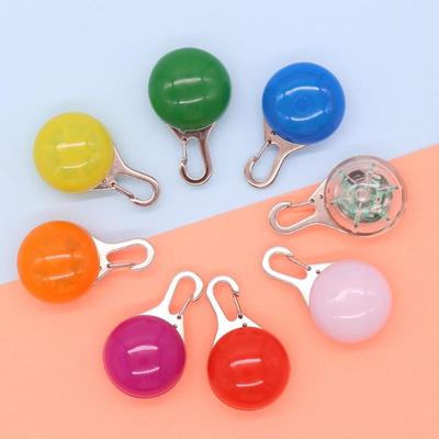 Ciondolo Luminoso per Animali Domestici, Accessorio Luce per Passeggiate Notturne del Cane, Parti in Silicone, Decorazione Luminosa da Appendere, Luce per Passeggiate del Cane Anti-perdita