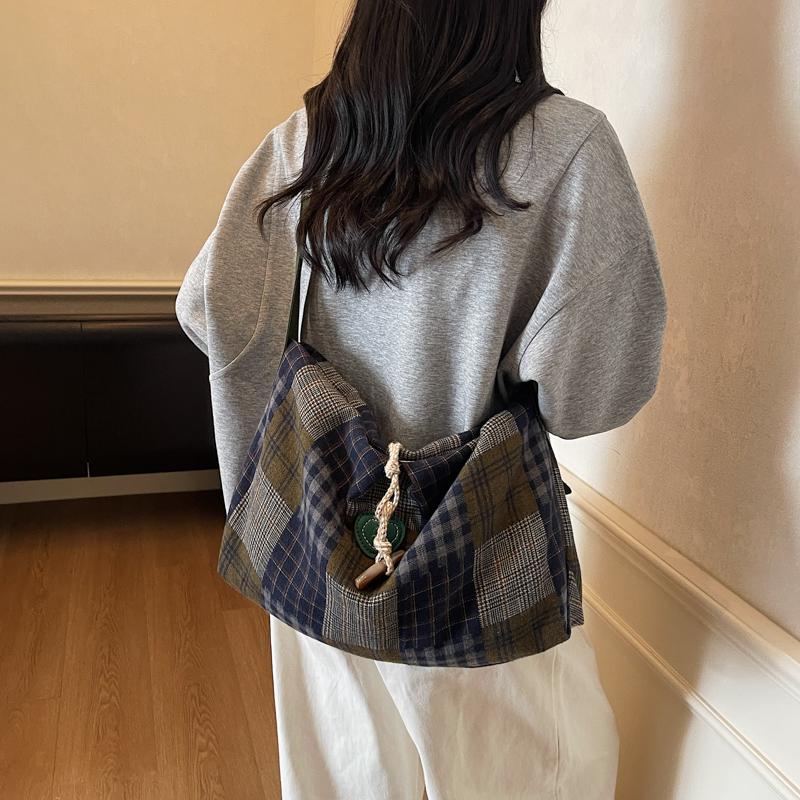 Pig Bag Women's Large Capacity Tote Bag Lightweight Retro Shoulder Crossbody Bag