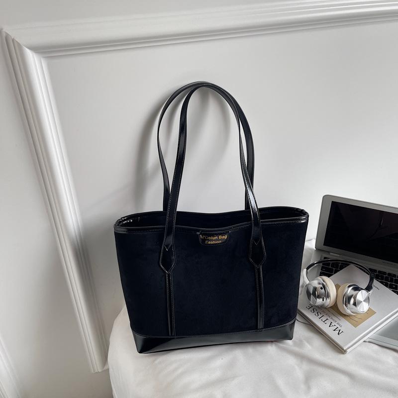 Commuter tote bag women's new retro fashion casual large capacity armpit bag high value shoulder bag