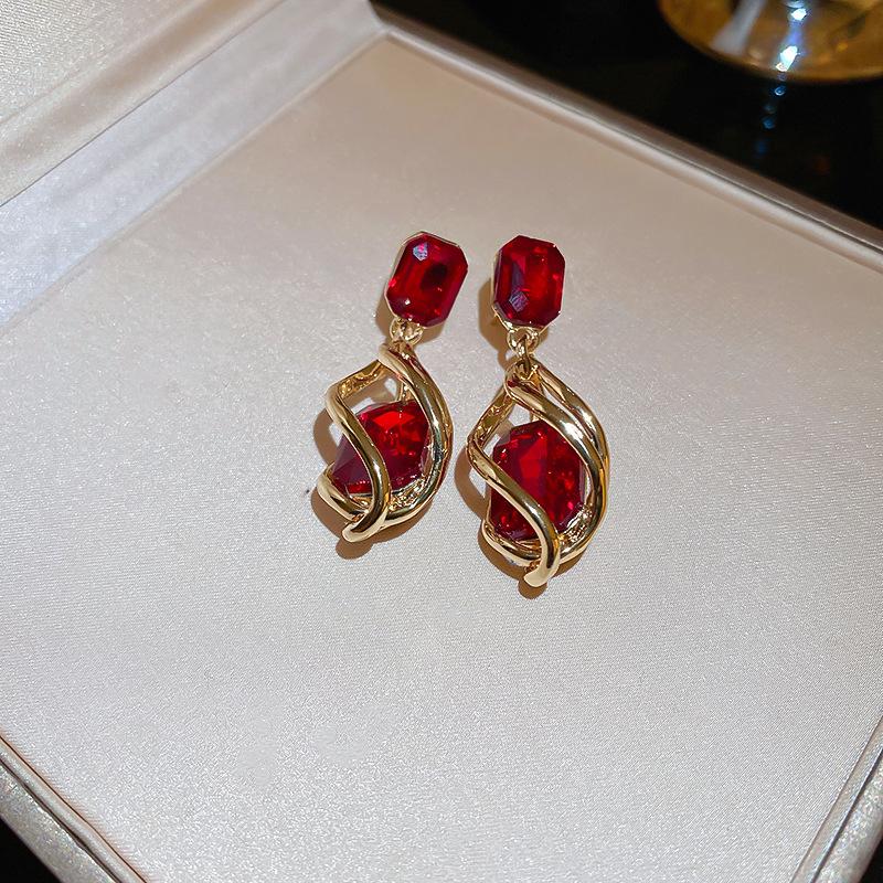 Vintage French-Style Silver Needle Earrings - Women's Elegant Studs with Retro Court Charm