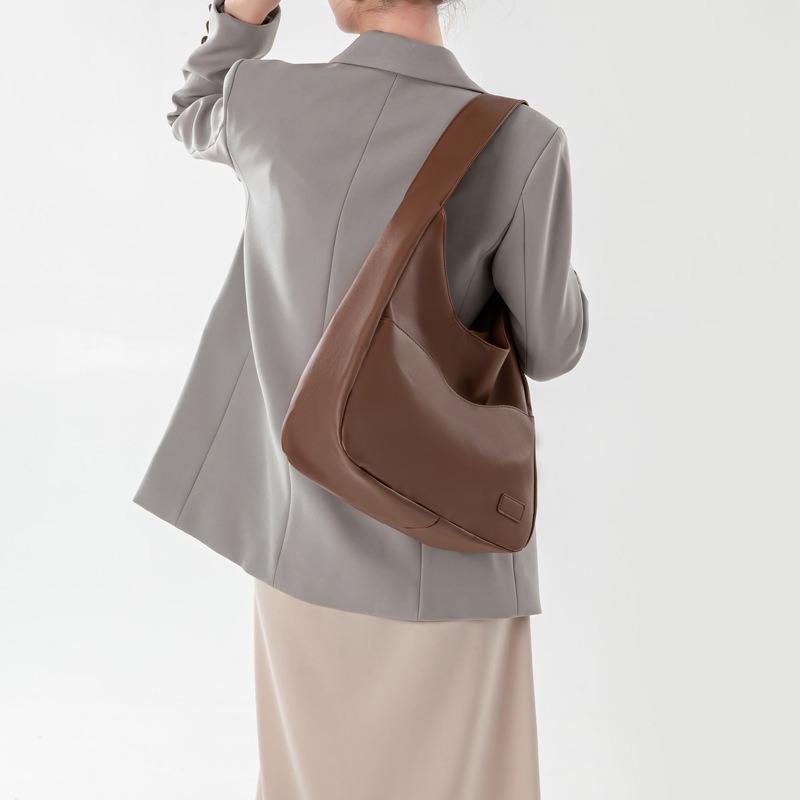 Large Capacity Bag Women's New Autumn and Winter Soft Leather Bucket Bag Commuter Tote Bag College Student Class Shoulder Bag