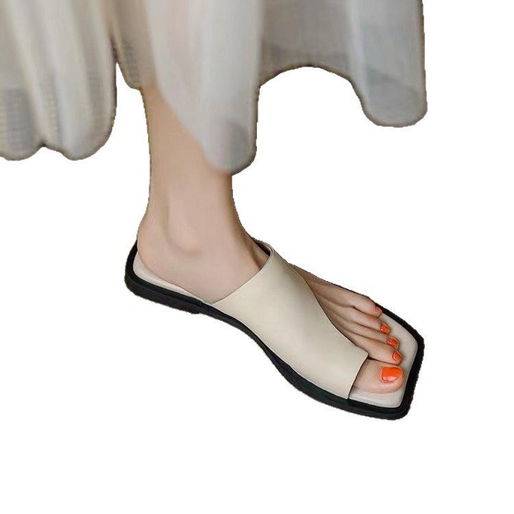 Slippers women's flat toe cool slippers outer wear 2025 summer foreign style square head fashion versatile trendy cool beach slippers