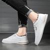 Arbeit Sport Board Schuhe flach weiches Leder kleine weiße Schuhe 2024 neu Gummizug Fußbedeckung Herrenschuhe Herren Casual vielseitig