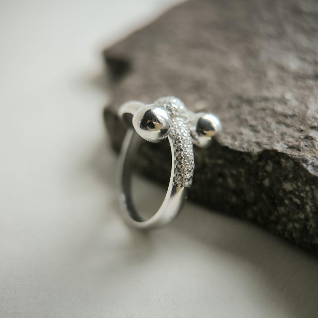 Silver Ring with Cubic Zirconia, Product Weight 2.57 G (2208631)
