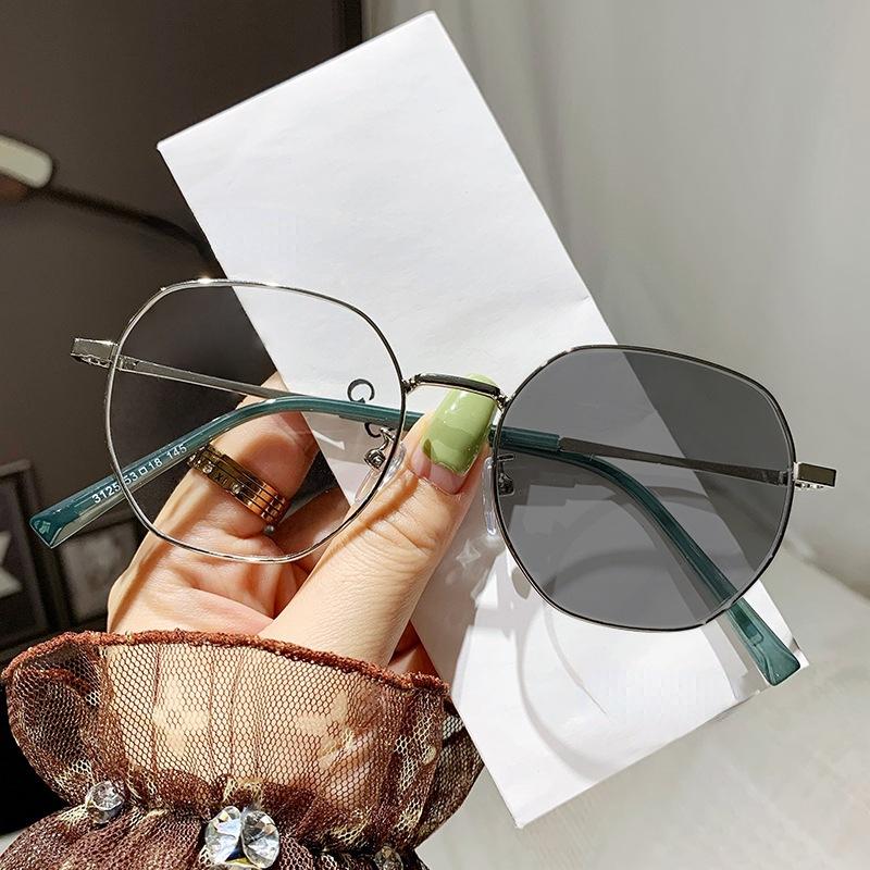 Photochromic Myopia Glasses Neutral Anti Blue Myopia Glasses 0 To -4.0 Minimalist Style Myopia Glasses Finished Product