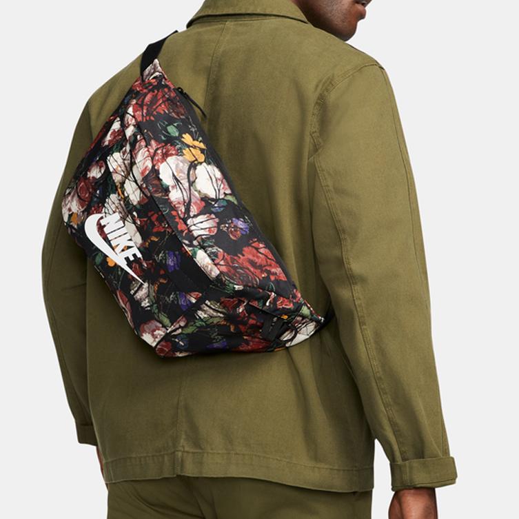 Nová látková crossbody taška Nike, taška přes rameno, ledvinka Regular Pánská Černá/Multicolor DZ2812-010