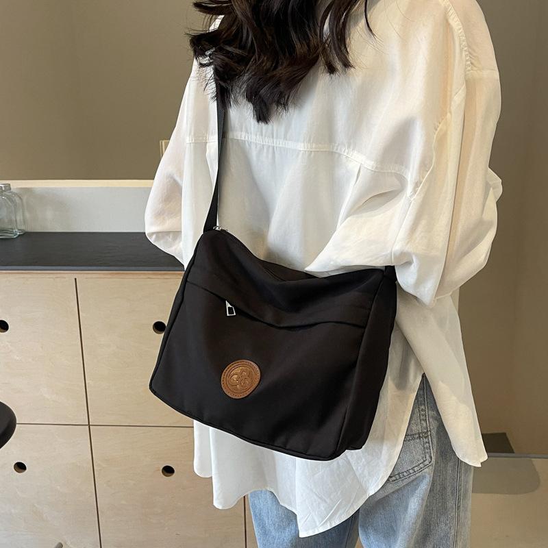 Женская сумка через плечо Легкая сумка-мессенджер Сумка через плечо большой вместимости — фото 4