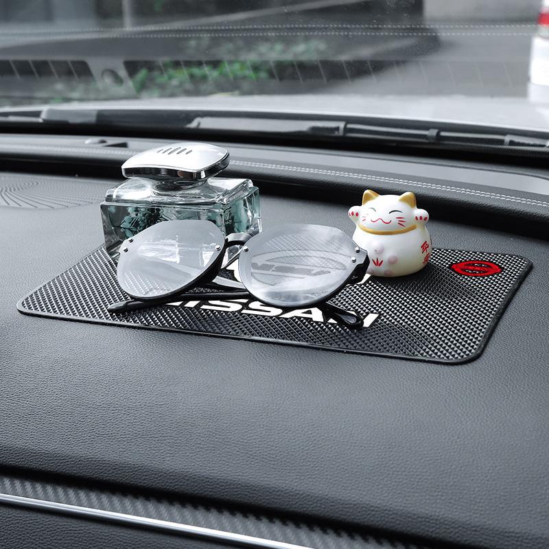 1Pcs Car Emblem Anti Slip Pad Phone Holder Non-Slip Mat Car Stlying For Nissan Nismo Qashqai X J10 Trail Tiida Juke Teana Pulsar Altima