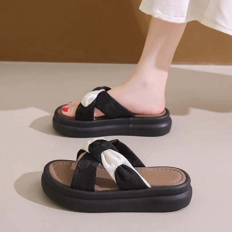 Beach slippers women's shoes new summer wear exquisite high-end cool slippers with skirts