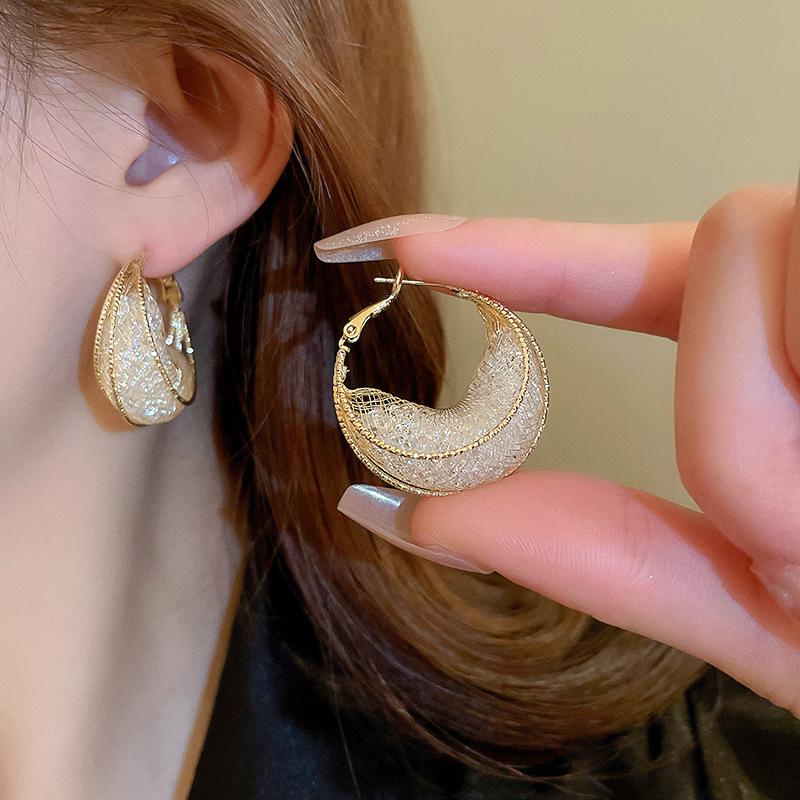 Twisted Pattern Inlaid Rhinestone Earring for Women New Fashion Sparkle Hoop Earrings Unique Wedding Jewerly Gift