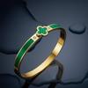 Bracciale da Donna di Alta Gamma in Acciaio al Titanio con Quadrifoglio in Resina Epossidica, alla Moda e Resistente allo Sbiadimento