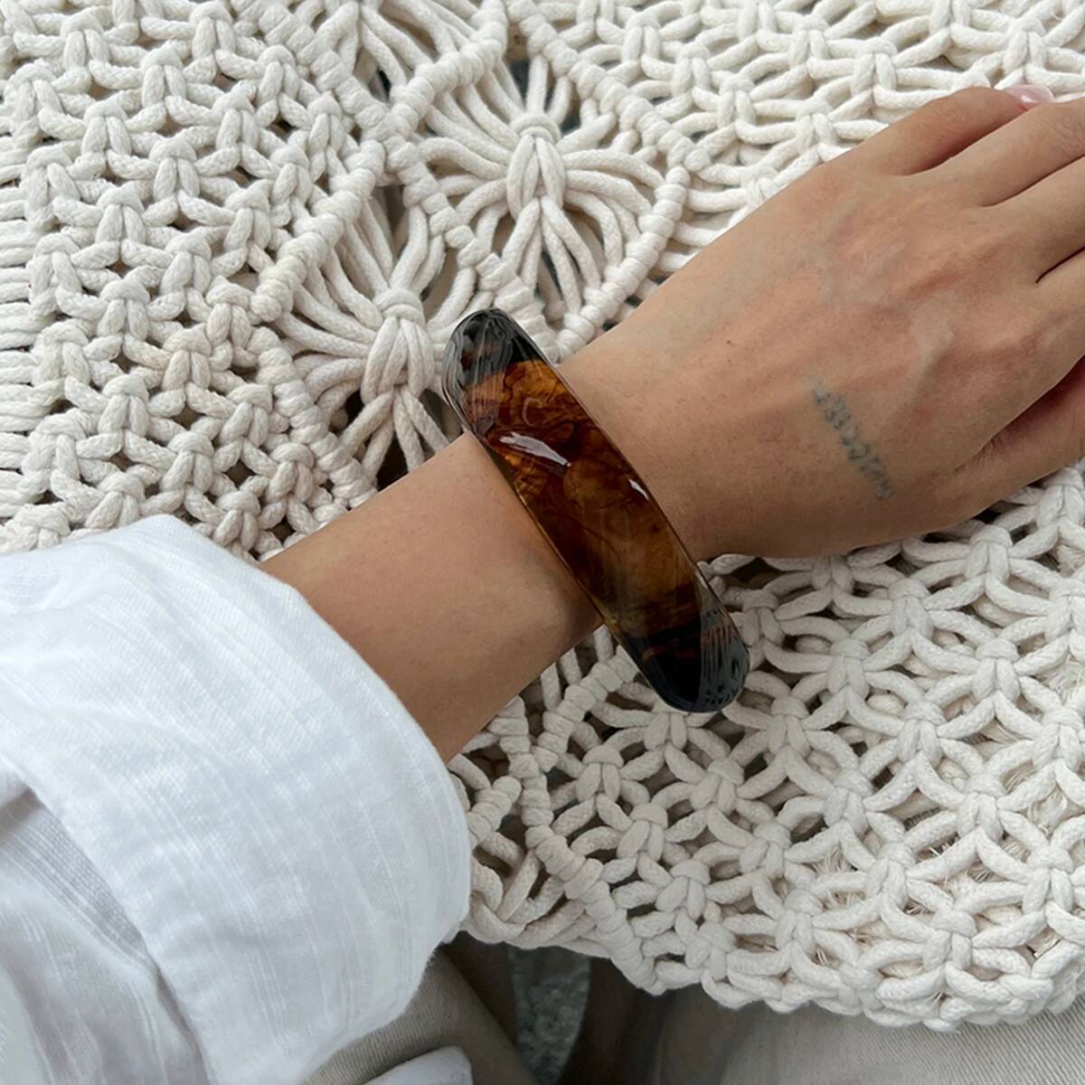 

Ingemark 3 Styles Vintage Irregular Glossy Resin Acrylic Bracelets for Women New Trend Boho Wide Bangles Y2K Jewelry Accessories коричневый
