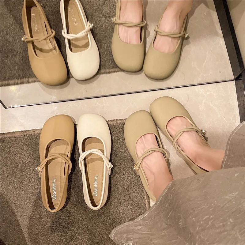 2025 New Mary Jane Single Shoes French Coarse Heel One Button Shallow Mouth Women's Shoes Casual Small Leather Shoes