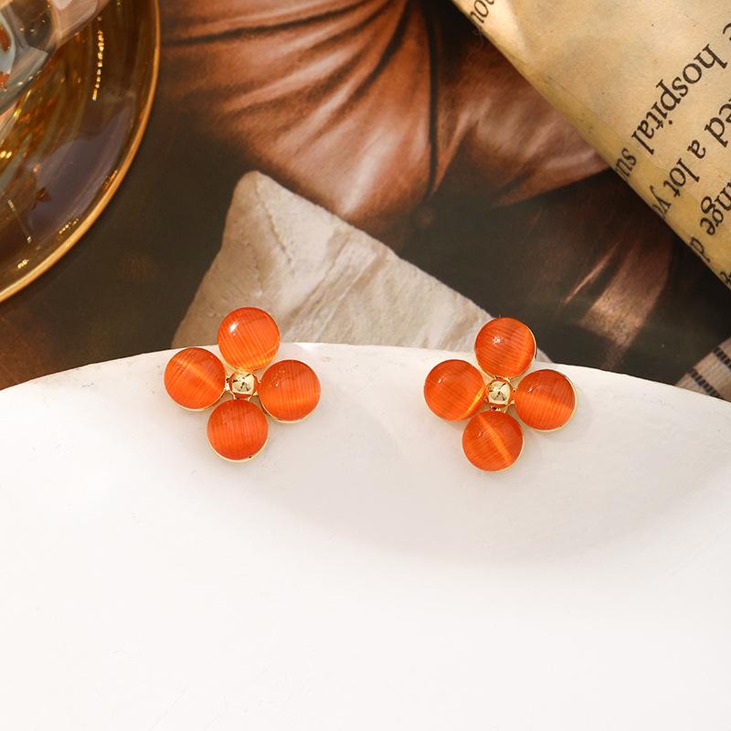 Cat's Eye Stone Four-Leaf Clover Earrings Senior Sense Of Summer Fresh Sweet Hundred With Earrings Ladies Earrings