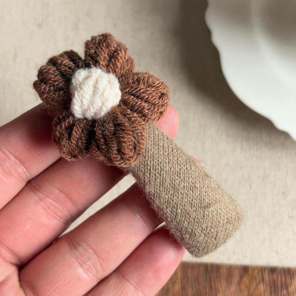 Autumn/Winter Forest-Style Knitted Flower Hair Clip for Bangs
