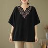 Damen T-Shirt Tiefer V-Ausschnitt Stickerei Blumendekor Pullover Oberteile Einfarbig Lockerer Schnitt Traditionelles Muster T-Shirt