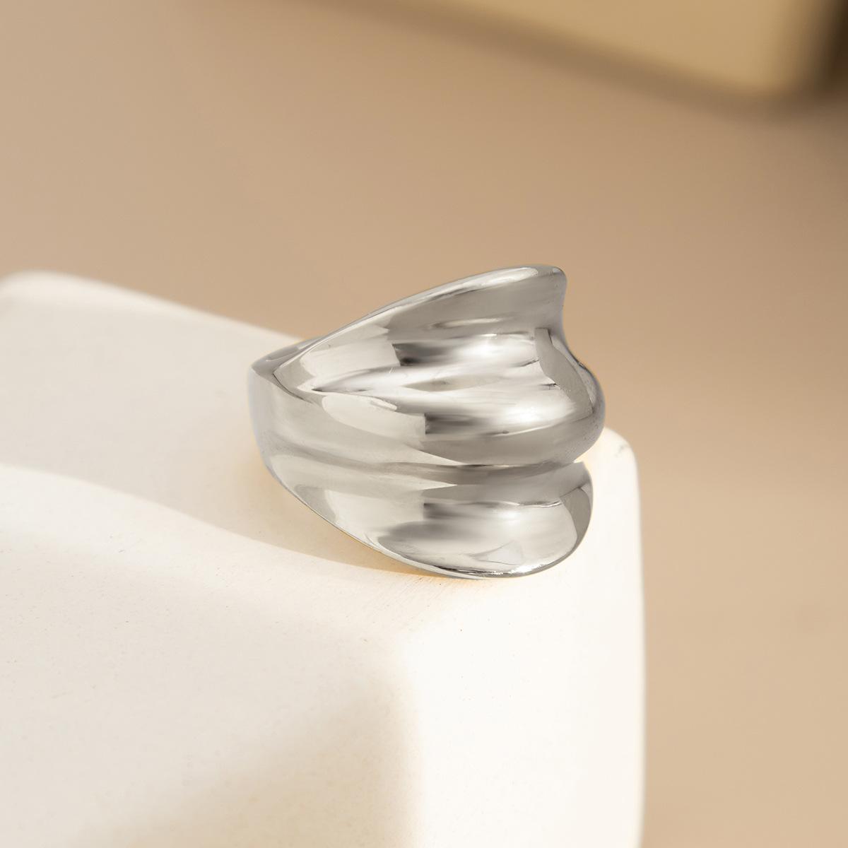 

Design Concave-Convex Smooth Surface Irregular Ring Ring Personality Metal Geometric Joint Ring Ring Female