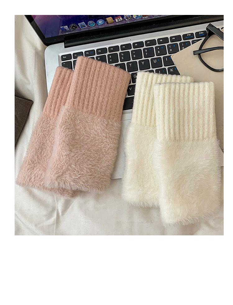 Women's Fluffy Plush Velvet Half-Finger Gloves - Thickened, Touchscreen Compatible, Cold-Proof for Autumn/Winter, Ideal for Students.