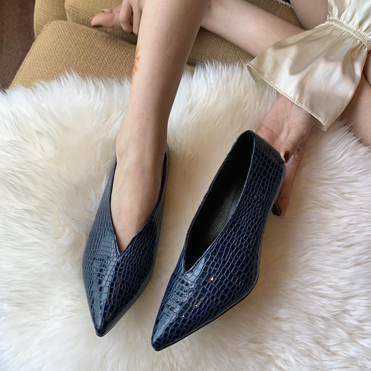 

мода заостренный носок V-образный вырез лакированные ботильоны женские шпильки 2024 осень новые сапоги с рисунком змеиной кожи тонкие кожаные сапоги 38