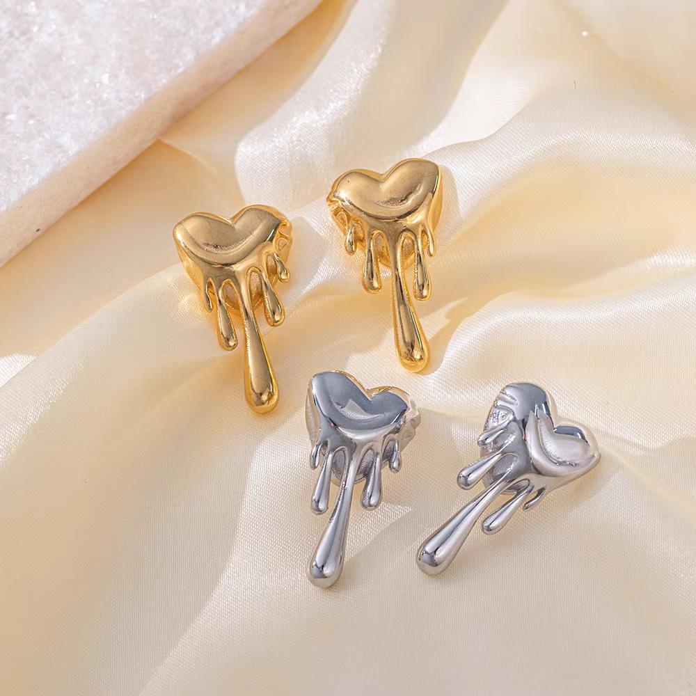 Sweet And Exquisite Melting Heart Decorative Stud Earrings Suitable For Women To Wear Clothes For Summer Travel
