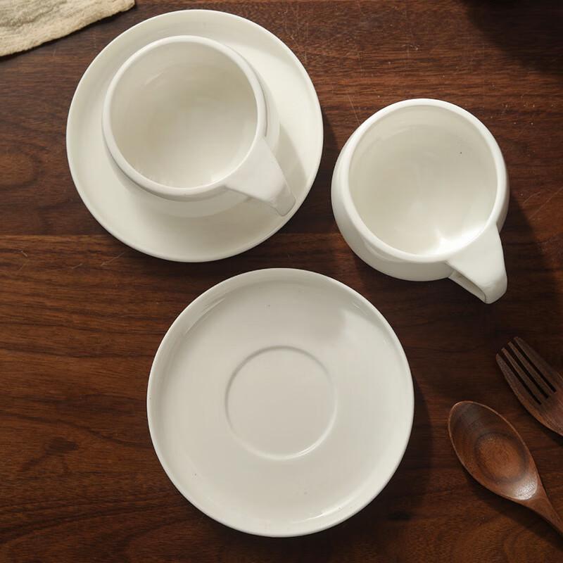 Set Simplu Cană de Cafea și Farfurioară din Ceramică Albă