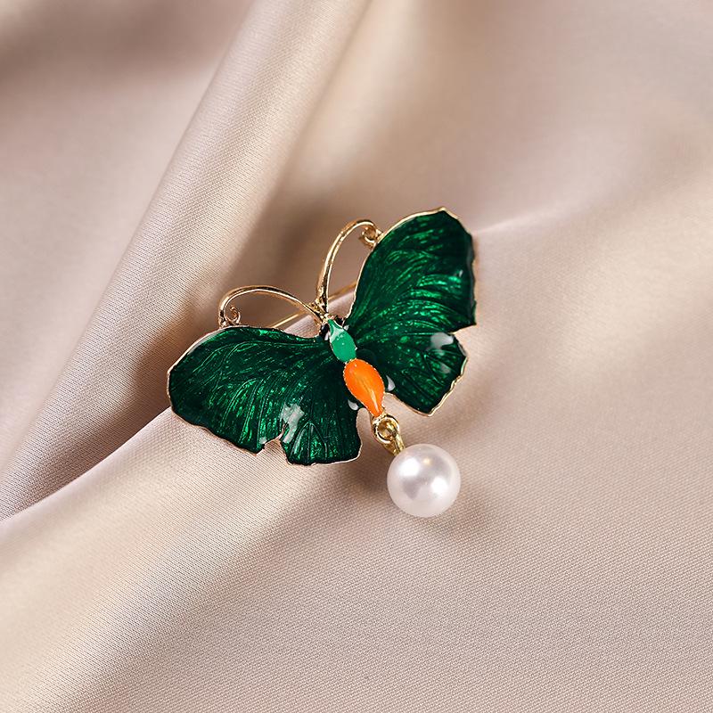 Elegant Pearl Brooch for Women's Suits - High-End Jewelry Pin