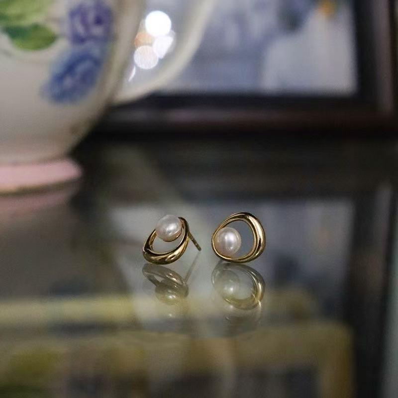 Irregular Pearl Circle Stud Earrings: Elegant, Versatile, Light Luxury for Women